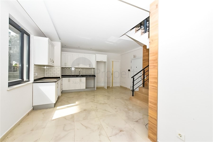 شقة 2+1 بحديقتها الخاصة في كيستل