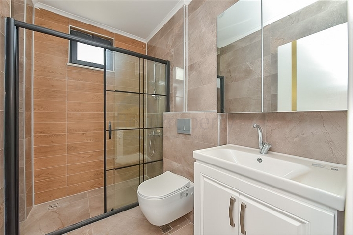 شقة 2+1 بحديقتها الخاصة في كيستل