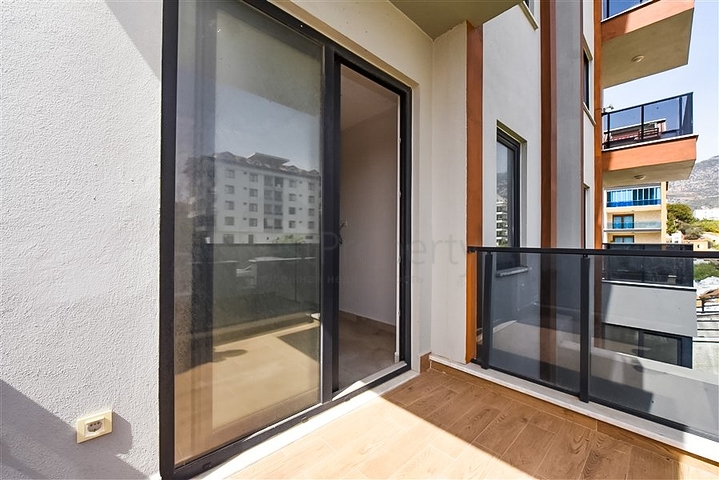 شقة 2+1 بحديقتها الخاصة في كيستل