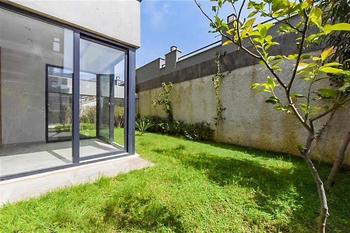 شقة 2+1 بحديقتها الخاصة في كيستل