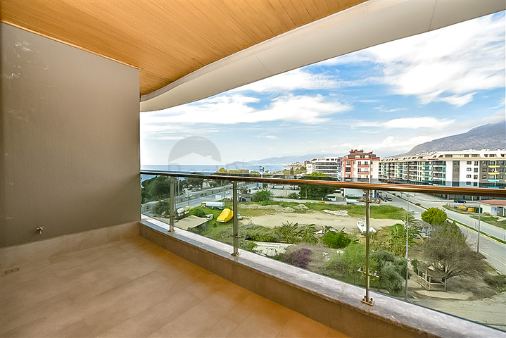 شقة مطلة على البحر على الساحل الأول