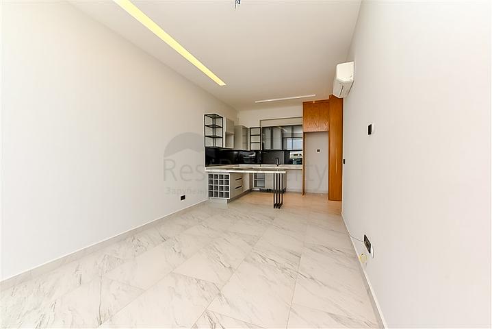 شقة مطلة على البحر على الساحل الأول