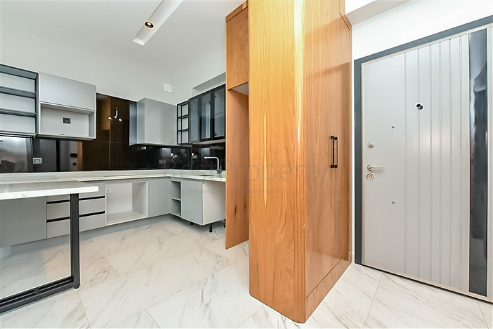 شقة مطلة على البحر على الساحل الأول