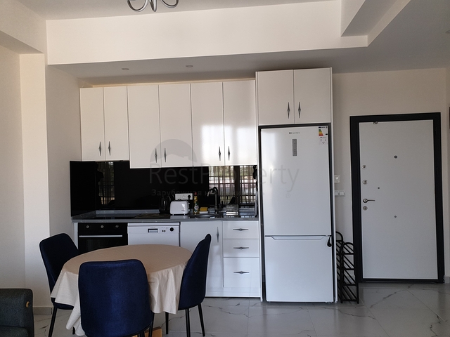 شقة مفروشة بغرفة نوم واحدة مع تخطيط 1 + 1