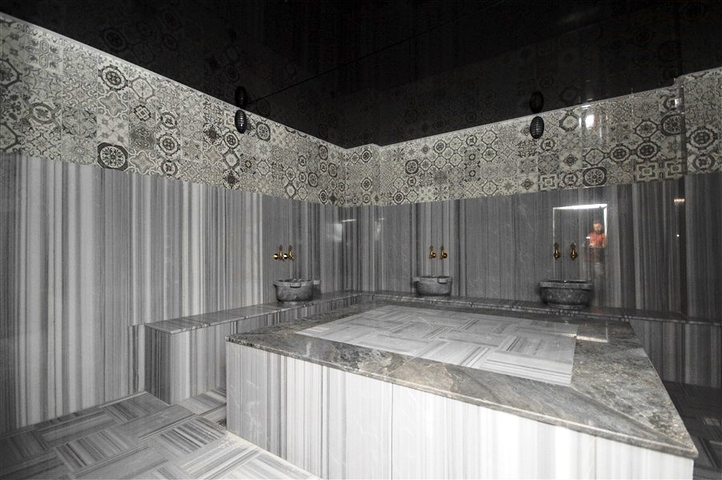 شقة مفروشة بغرفة نوم واحدة مع تخطيط 1 + 1