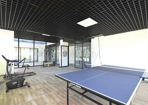 شقة مفروشة بغرفة نوم واحدة مع تخطيط 1 + 1