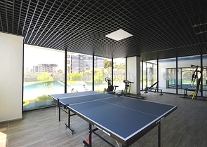 شقة مفروشة بغرفة نوم واحدة مع تخطيط 1 + 1