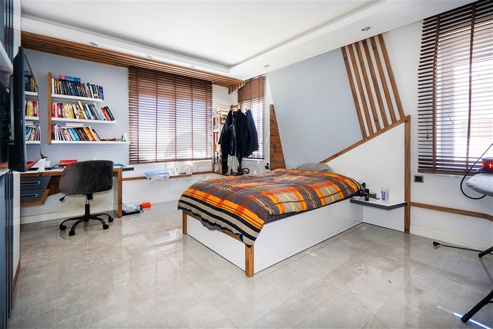 بيتنهاوس بتصميم فريد من 6 + 1 للحصول على تصريح إقامة بيتنهاوس بتصميم فريد من 6 + 1 للحصول على تصريح إقامة