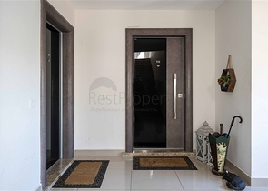 بيتنهاوس بتصميم فريد من 6 + 1 للحصول على تصريح إقامة بيتنهاوس بتصميم فريد من 6 + 1 للحصول على تصريح إقامة