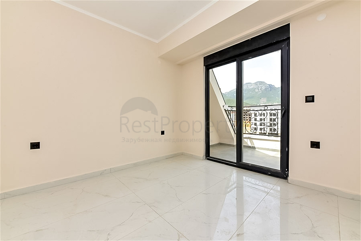 2 + 1 بنتهاوس في منطقة أوبا