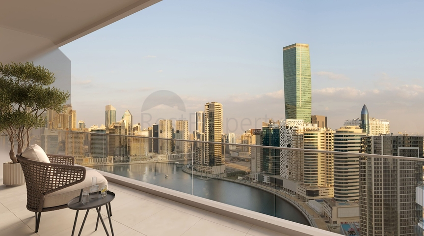 شقق مطلة على قناة برج خليفة في دبي