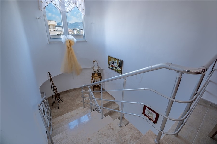 بنتهاوس 3+1 في منطقة محمودلار