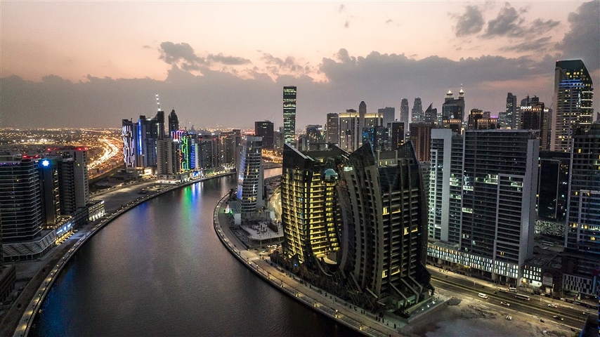 شقق مفروشة في دبي على القناة في الخليج التجاري