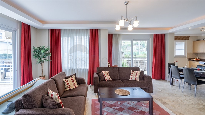  شقة 2+1 مع إمكانية الوصول إلى الحديقة في منطقة جيكجيلي