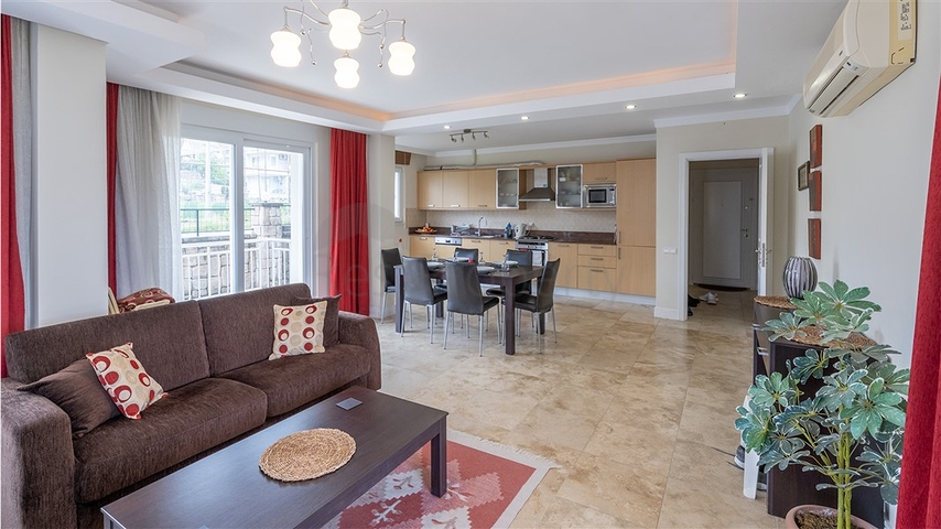  شقة 2+1 مع إمكانية الوصول إلى الحديقة في منطقة جيكجيلي