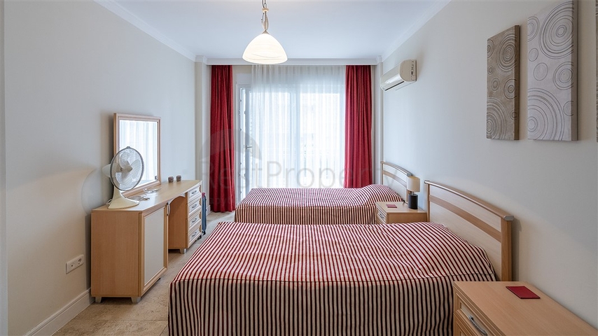  شقة 2+1 مع إمكانية الوصول إلى الحديقة في منطقة جيكجيلي