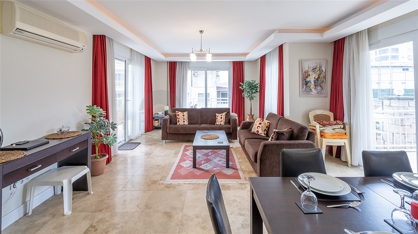  شقة 2+1 مع إمكانية الوصول إلى الحديقة في منطقة جيكجيلي