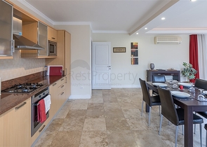  شقة 2+1 مع إمكانية الوصول إلى الحديقة في منطقة جيكجيلي