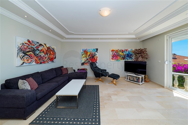 فيلا مع إطلالة بانورامية على البحر والجبل