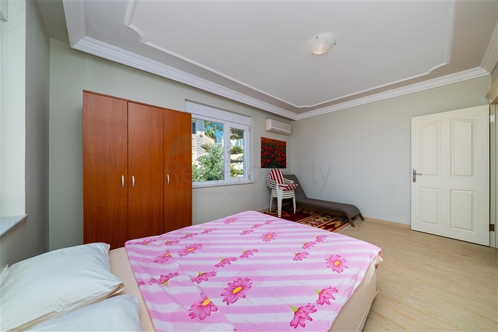 فيلا مع إطلالة بانورامية على البحر والجبل