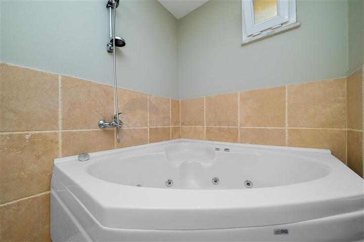 فيلا مع إطلالة بانورامية على البحر والجبل