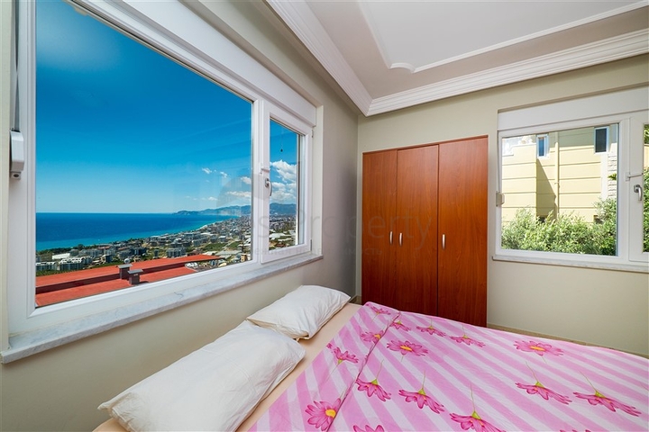 فيلا مع إطلالة بانورامية على البحر والجبل