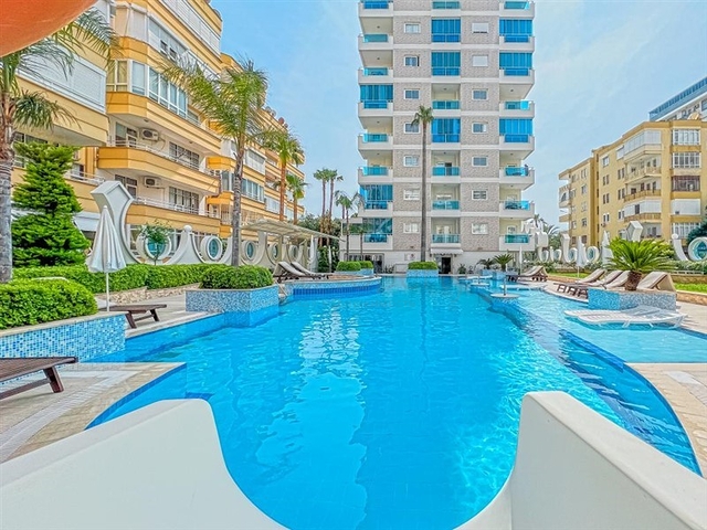 شقة مريحة للبيع في مجمع سكني على البحر في محمودلار شقة مريحة للبيع في مجمع سكني على البحر في محمودلار