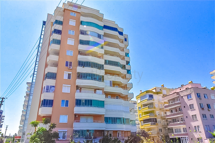 شقة مريحة من غرفتي نوم مع إطلالات خلابة على البحر