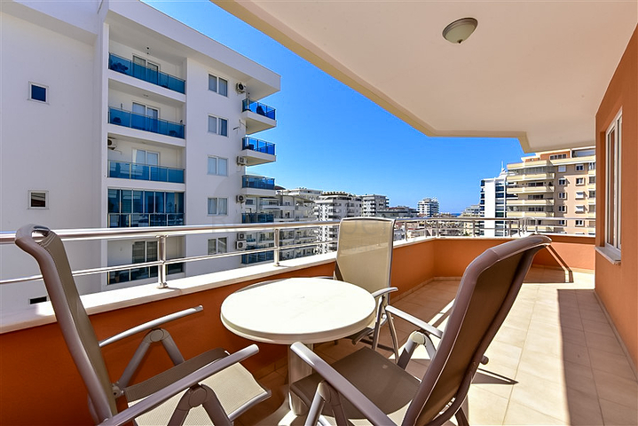 شقة مريحة من غرفتي نوم مع إطلالات خلابة على البحر