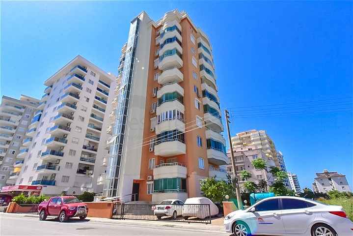 شقة مريحة من غرفتي نوم مع إطلالات خلابة على البحر