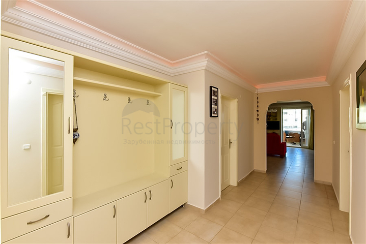 شقة مريحة من غرفتي نوم مع إطلالات خلابة على البحر