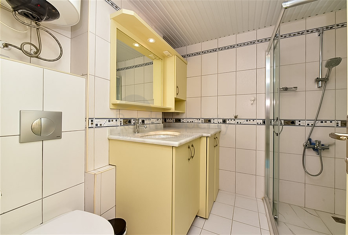 شقة مريحة من غرفتي نوم مع إطلالات خلابة على البحر