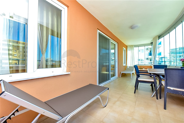 شقة مريحة من غرفتي نوم مع إطلالات خلابة على البحر