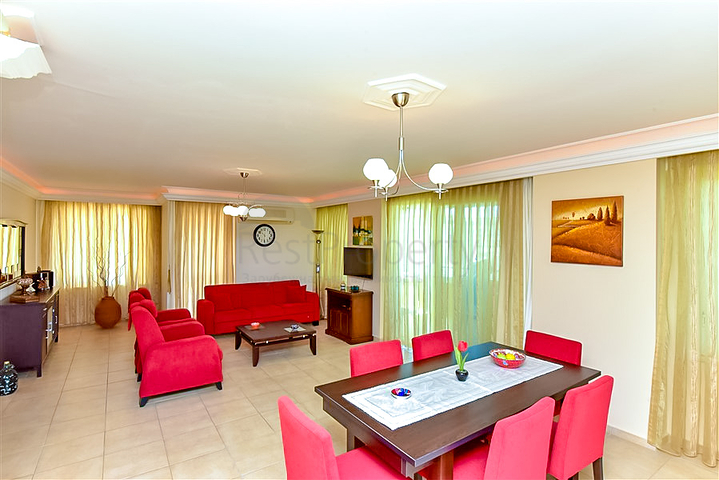 شقة مريحة من غرفتي نوم مع إطلالات خلابة على البحر