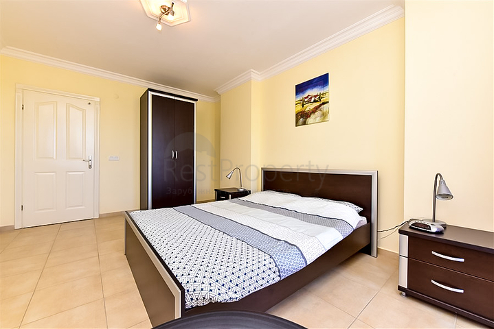 شقة مريحة من غرفتي نوم مع إطلالات خلابة على البحر