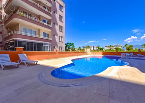 شقة مريحة من غرفتي نوم مع إطلالات خلابة على البحر