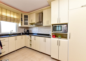 شقة مريحة من غرفتي نوم مع إطلالات خلابة على البحر