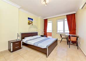 شقة مريحة من غرفتي نوم مع إطلالات خلابة على البحر