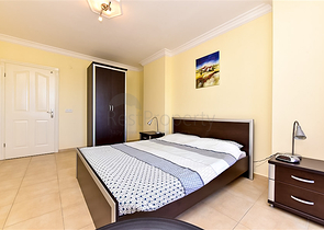 شقة مريحة من غرفتي نوم مع إطلالات خلابة على البحر