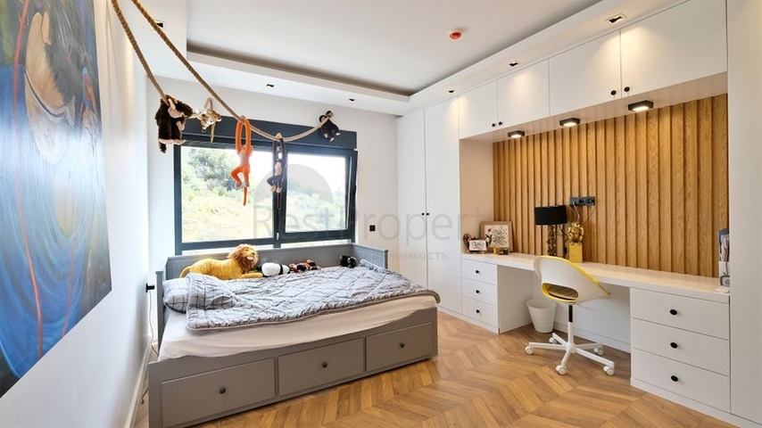 فيلا فاخرة 5 + 1 مع مناظر خلابة