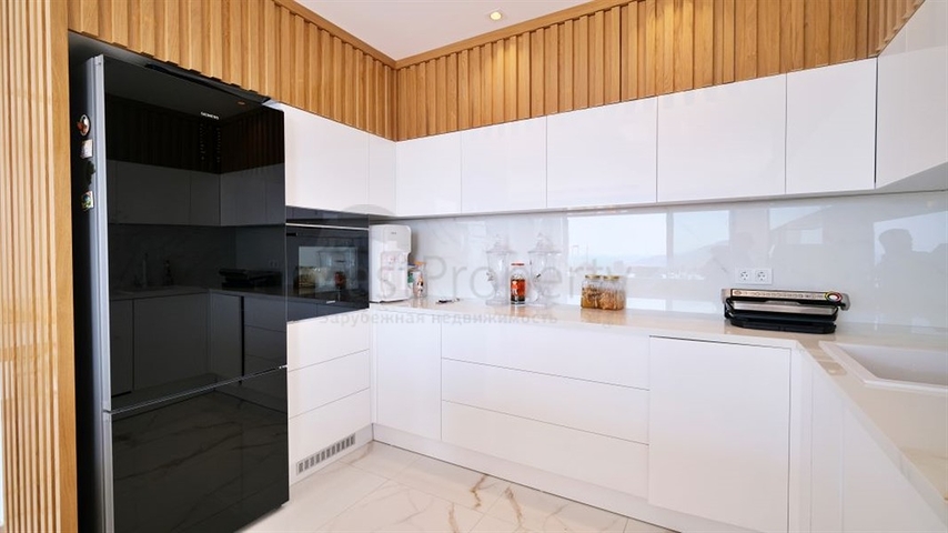 فيلا فاخرة 5 + 1 مع مناظر خلابة