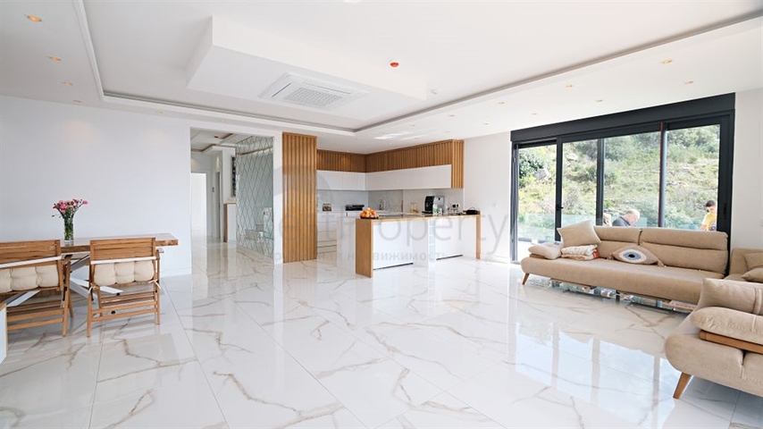 فيلا فاخرة 5 + 1 مع مناظر خلابة