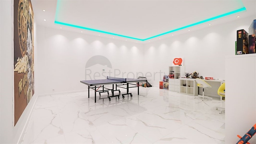 فيلا فاخرة 5 + 1 مع مناظر خلابة