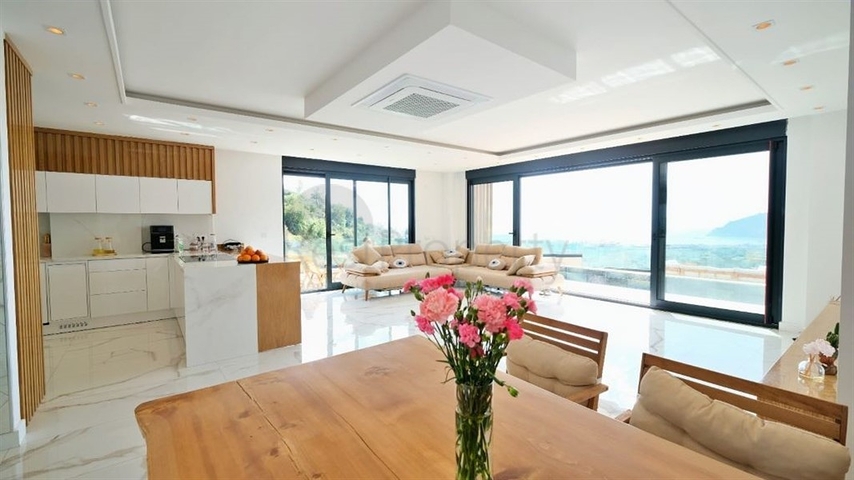 فيلا فاخرة 5 + 1 مع مناظر خلابة