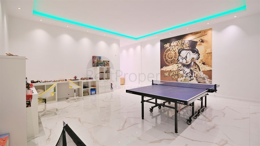 فيلا فاخرة 5 + 1 مع مناظر خلابة