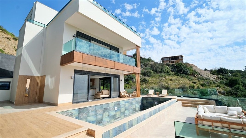 فيلا فاخرة 5 + 1 مع مناظر خلابة