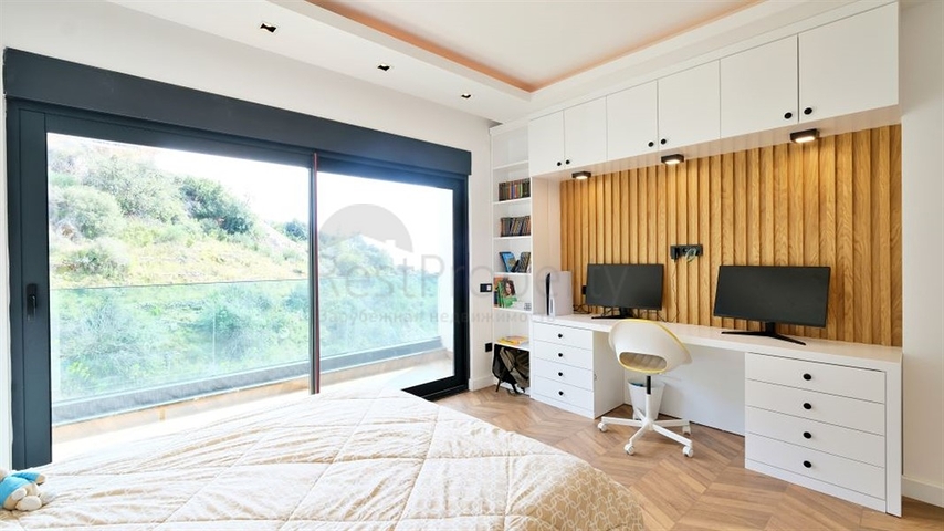 فيلا فاخرة 5 + 1 مع مناظر خلابة