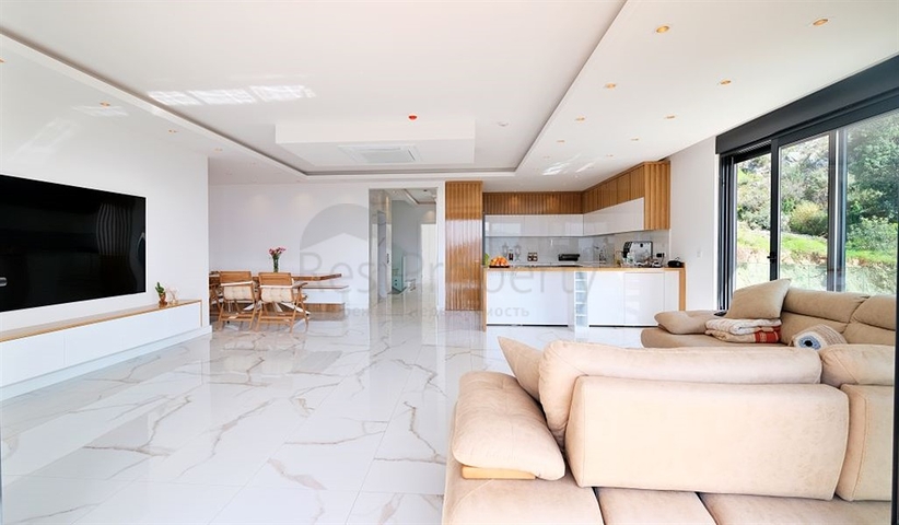 فيلا فاخرة 5 + 1 مع مناظر خلابة