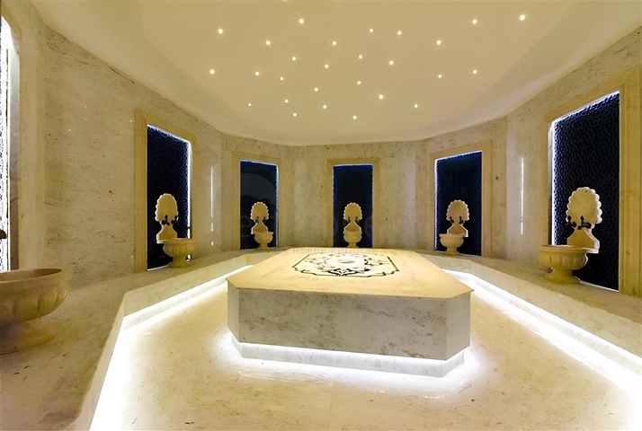 شقة مشرقة وواسعة في مجمع سكني حديث في منطقة أوبا