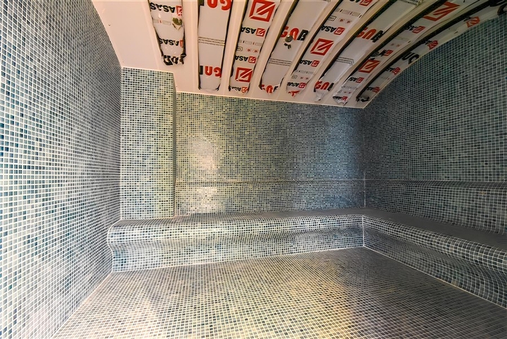 شقة مشرقة وواسعة في مجمع سكني حديث في منطقة أوبا